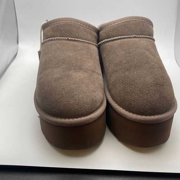 CUSHIONAIRE Women's COZY Genuine Suede Cozy Mule Platform +Memory Foam SIZE 8.5 - Picture 2 of 7